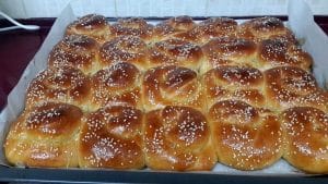 תמונה של לחמניות דבש רכות ואווריריות לראש השנה – מתכון חגיגי שכל המשפחה תאהב - 2026-08-19