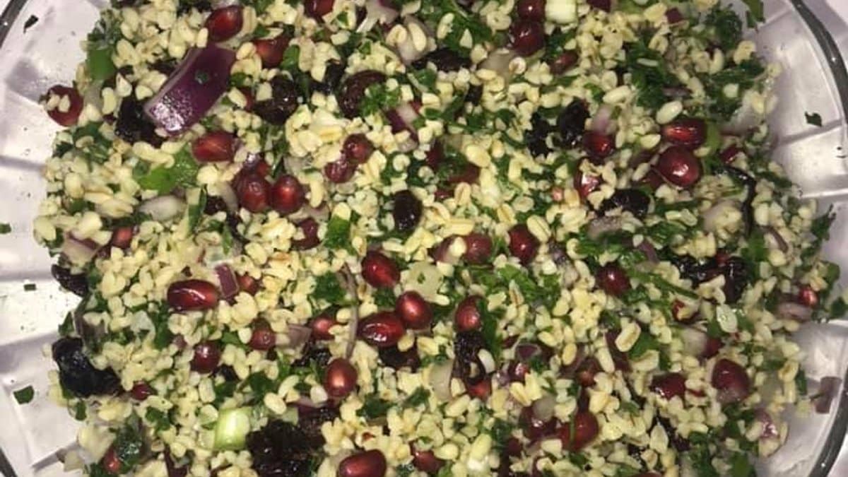 תמונה של סלט טאבולה עם גרעיני רימון וחמוציות – הסלט שכולם מבקשים את המתכון שלו - 2026-08-22