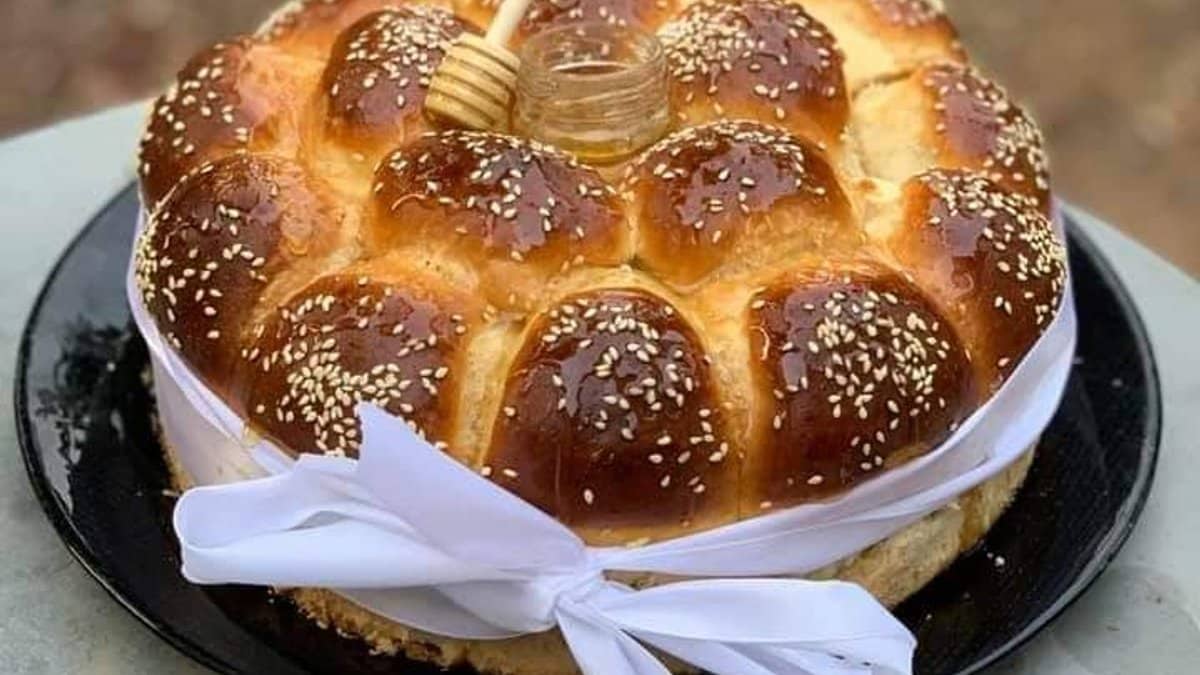 תמונה של חלת דבש חגיגית לראש השנה – רכה, מתוקה ומרהיבה לעין - 2026-09-01