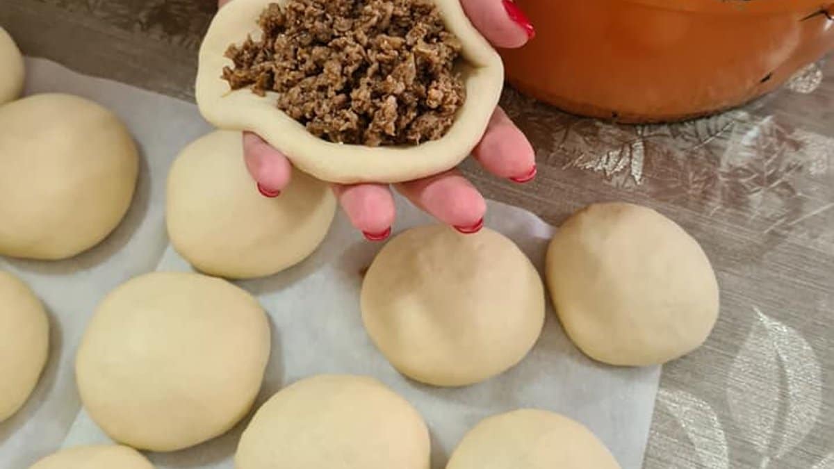תמונה של לחמניות בצק רך וממולאות בשר – פשוט אי אפשר לעצור! - 2026-09-04