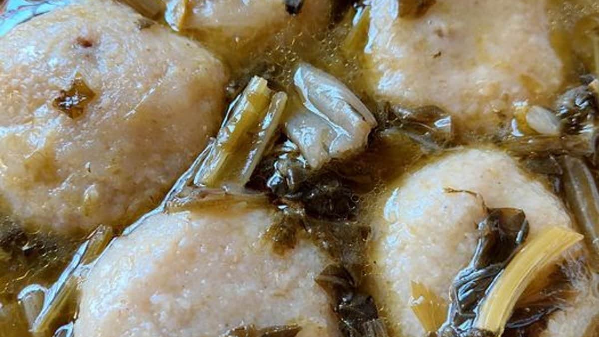 תמונה של קובה חמוסטה משגע ומיוחד: מתכון חגיגי ועסיסי למרק הירוק והאהוב - 2026-09-23