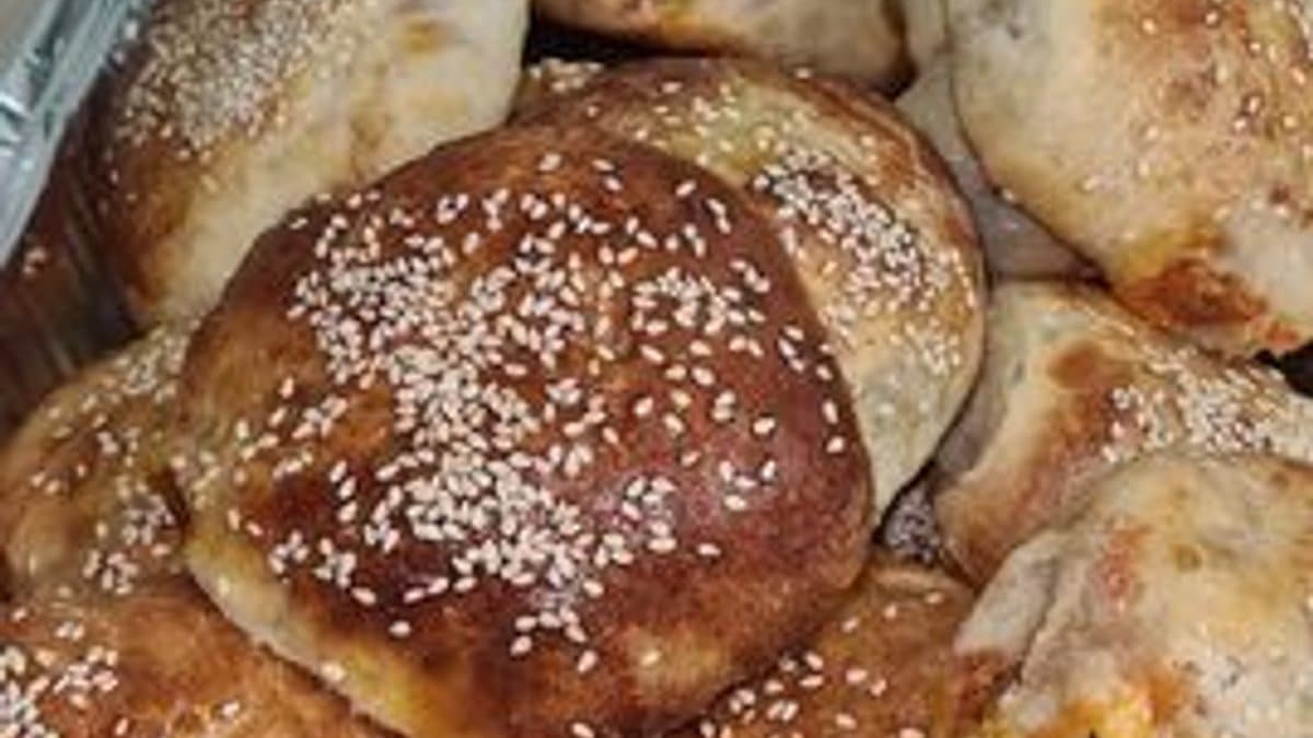 תמונה של לחמניות פריקסה משגעות בתנור: מתכון קל ומיוחד למאפה פריך שכולם יטרפו! - 2026-10-04